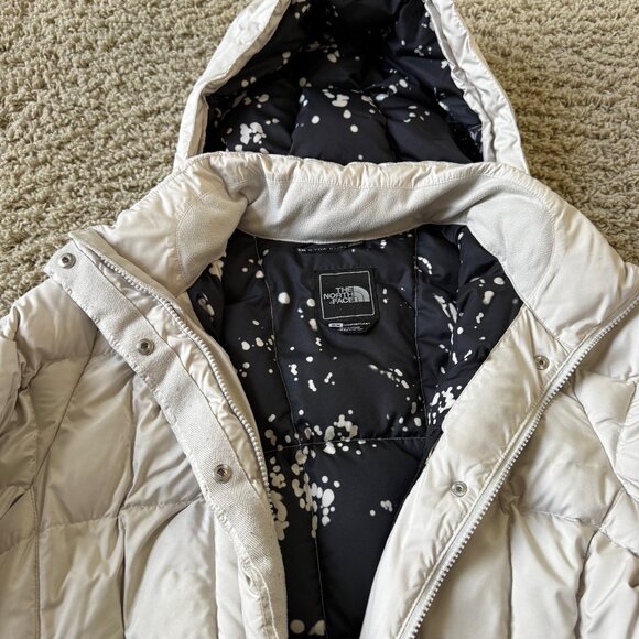 Women's Light Gray/Cream North Face Puffer Jacket - Size Medium - Picture 3 of 4